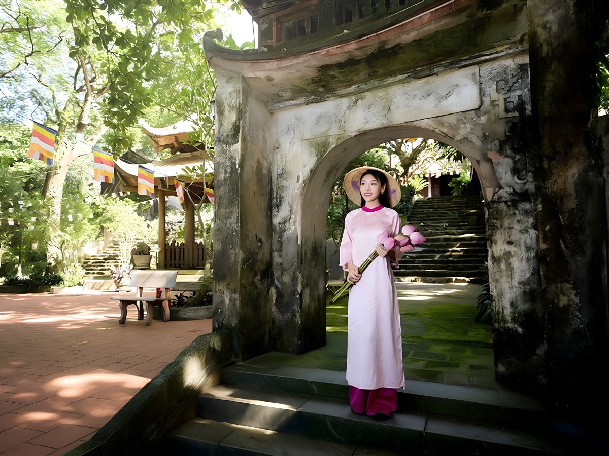 Trang phục khi đi lễ nên kín đáo, lịch sự và phù hợp với không gian tâm linh. (Nguồn: Sưu tầm)