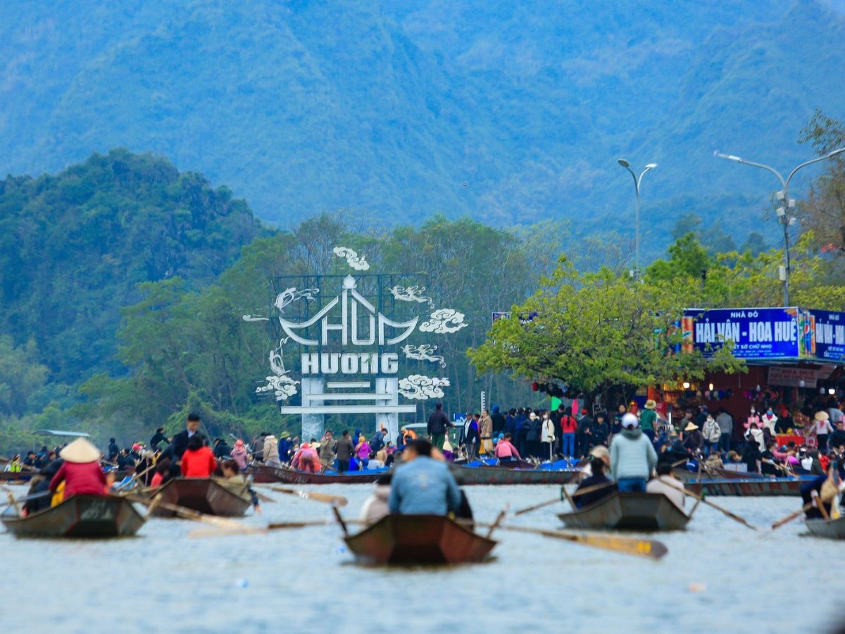 Chùa Hương luôn là điểm đến tâm linh được nhiều du khách yêu thích ghé tham quan trong chuyến du lịch miền Bắc. (Nguồn: Sưu tầm)