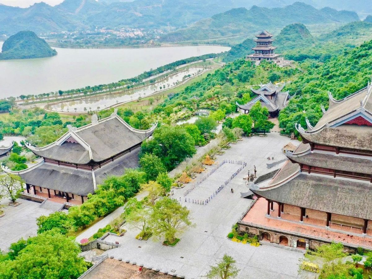 Những ngôi chùa ở miền Bắc sở hữu cảnh quan sông nước thơ mộng mê hoặc lòng người. (Nguồn: Sưu tầm)