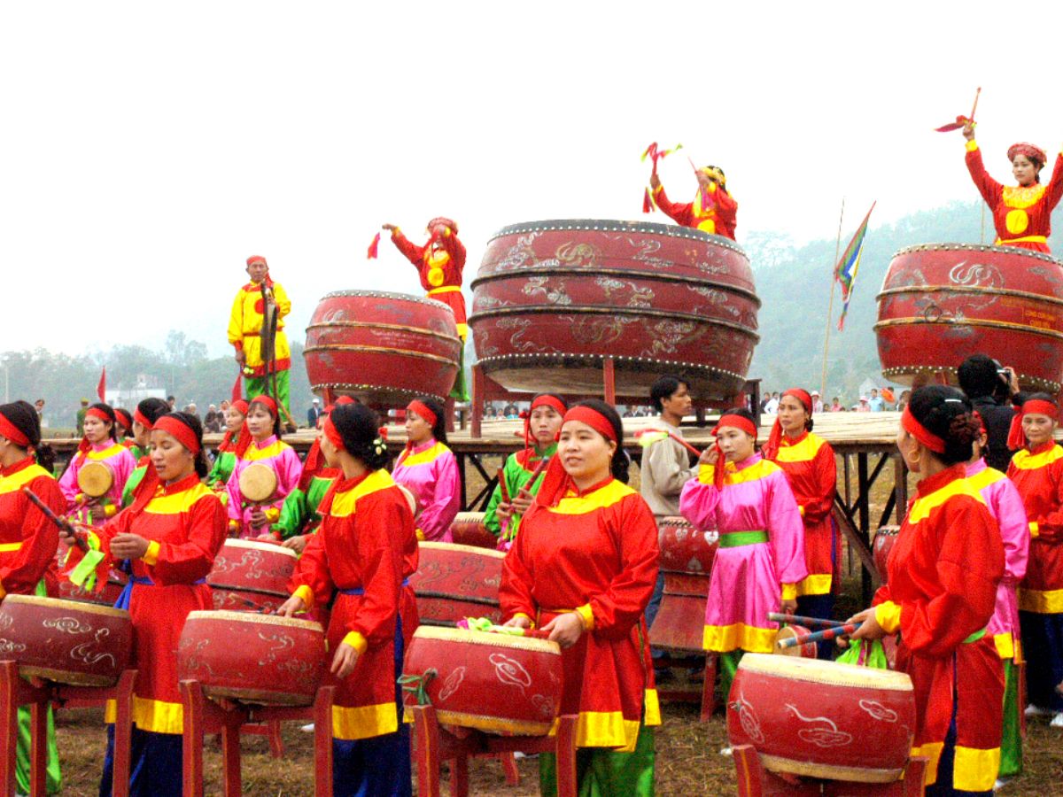 Lễ hội làng sử dụng chính những chiếc trông được sản xuất bởi làng trống Đọi Tam