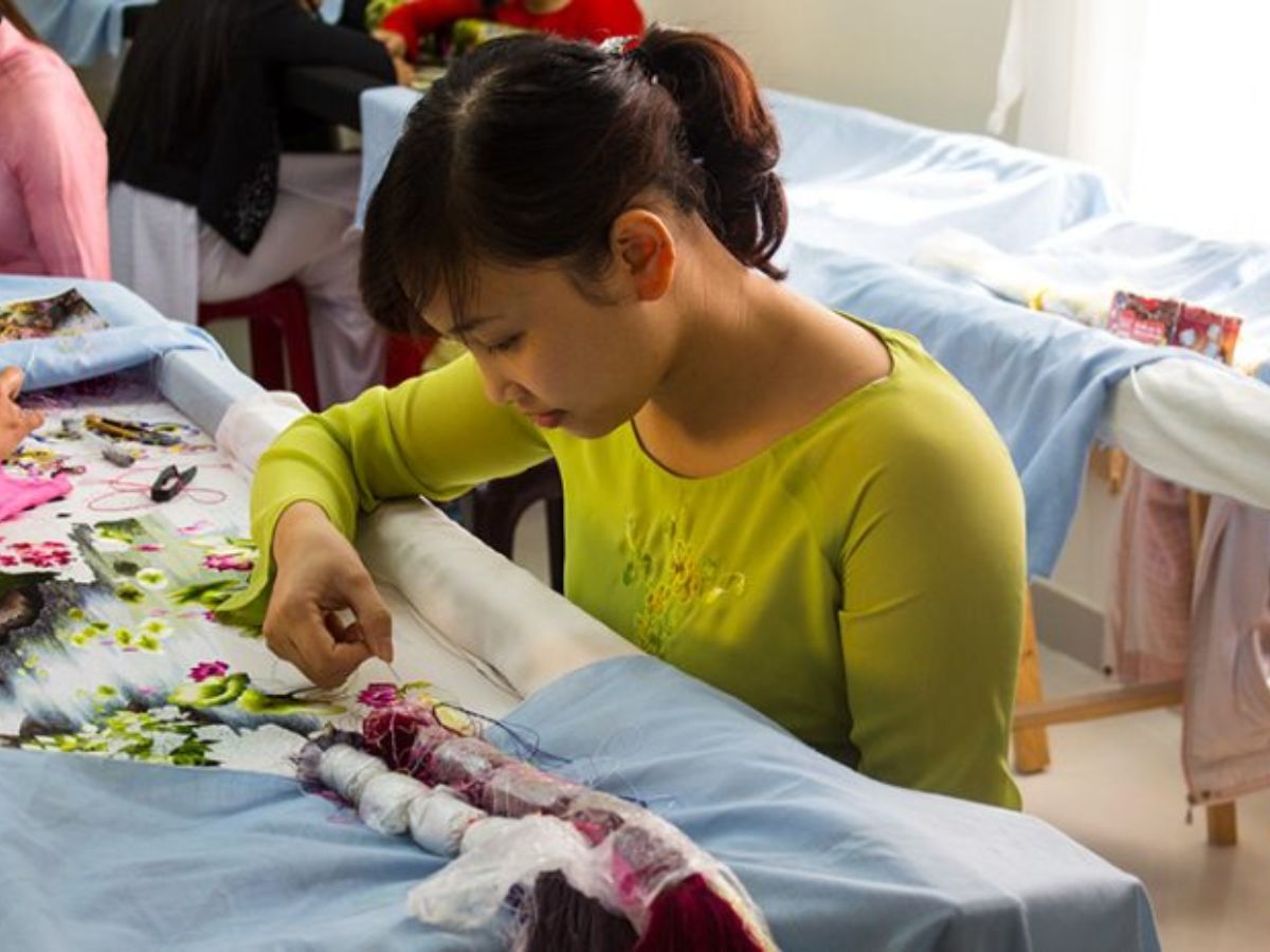 Các sản phẩm tại thêu ren tại làng Thanh Hà được thực hiện thủ công