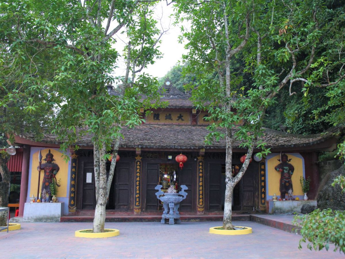 Cần lưu ý thời tiết, an toàn và trang phục để trải nghiệm du lịch đền Tiên Ông trở nên trọn vẹn