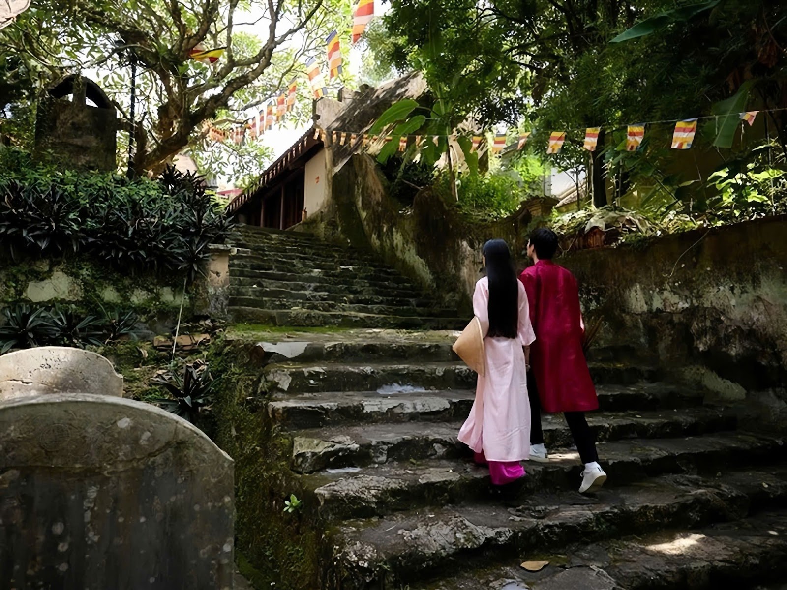 Chùa Long Đọi Sơn nằm ở vị trí thuận tiện để du khách ghé thăm và tham quan