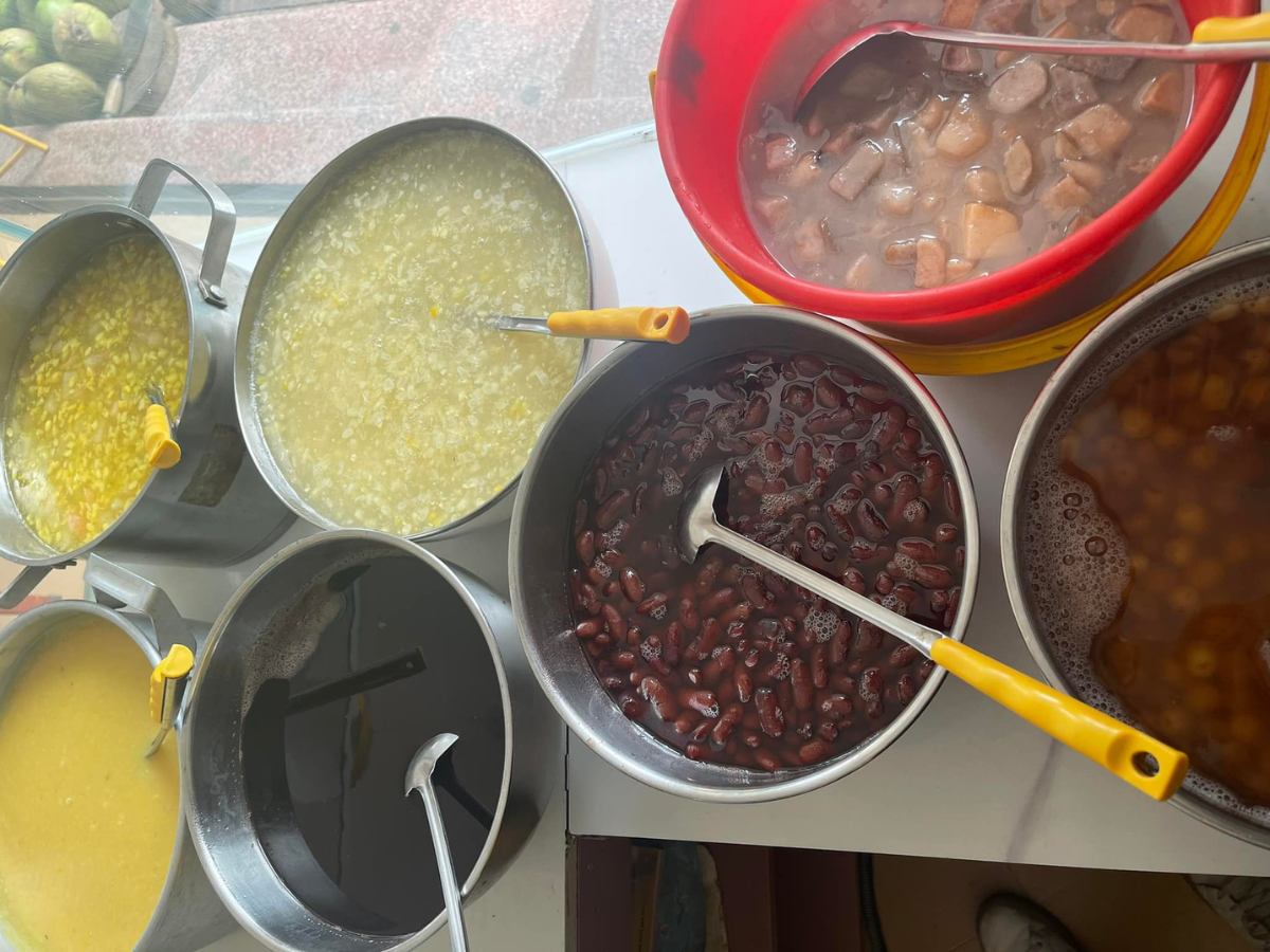 Chè Bà Phóng đa dạng món cho thực khách lựa chọn