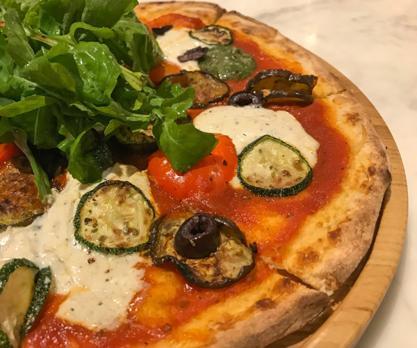 vegan-pizza-at-red-rum-restaurant-in-jw-marriott-phu-quoc-emerald-bay