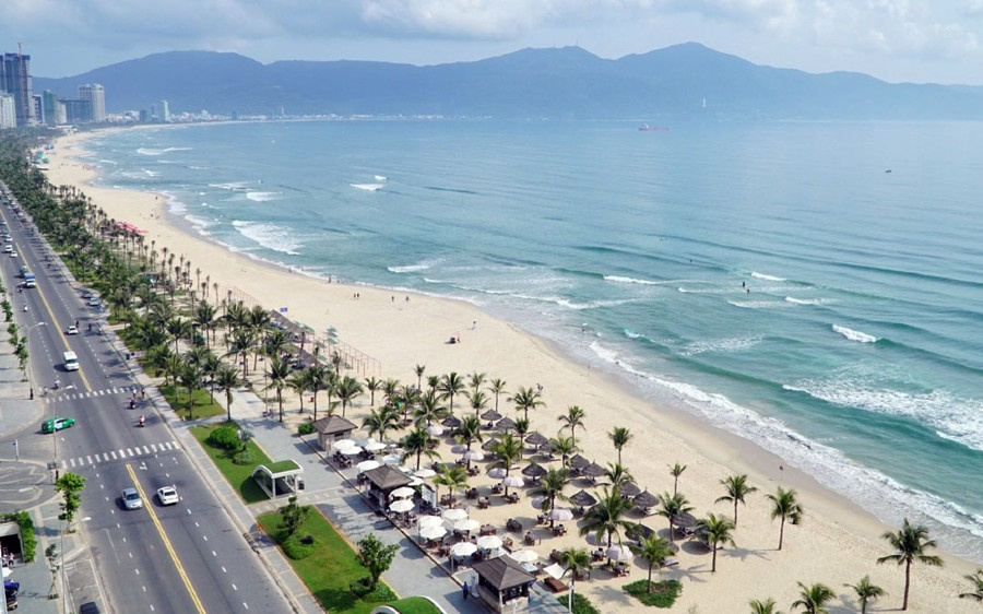 My Khe Beach with golden sand and gentle surf (Photo: Collected)