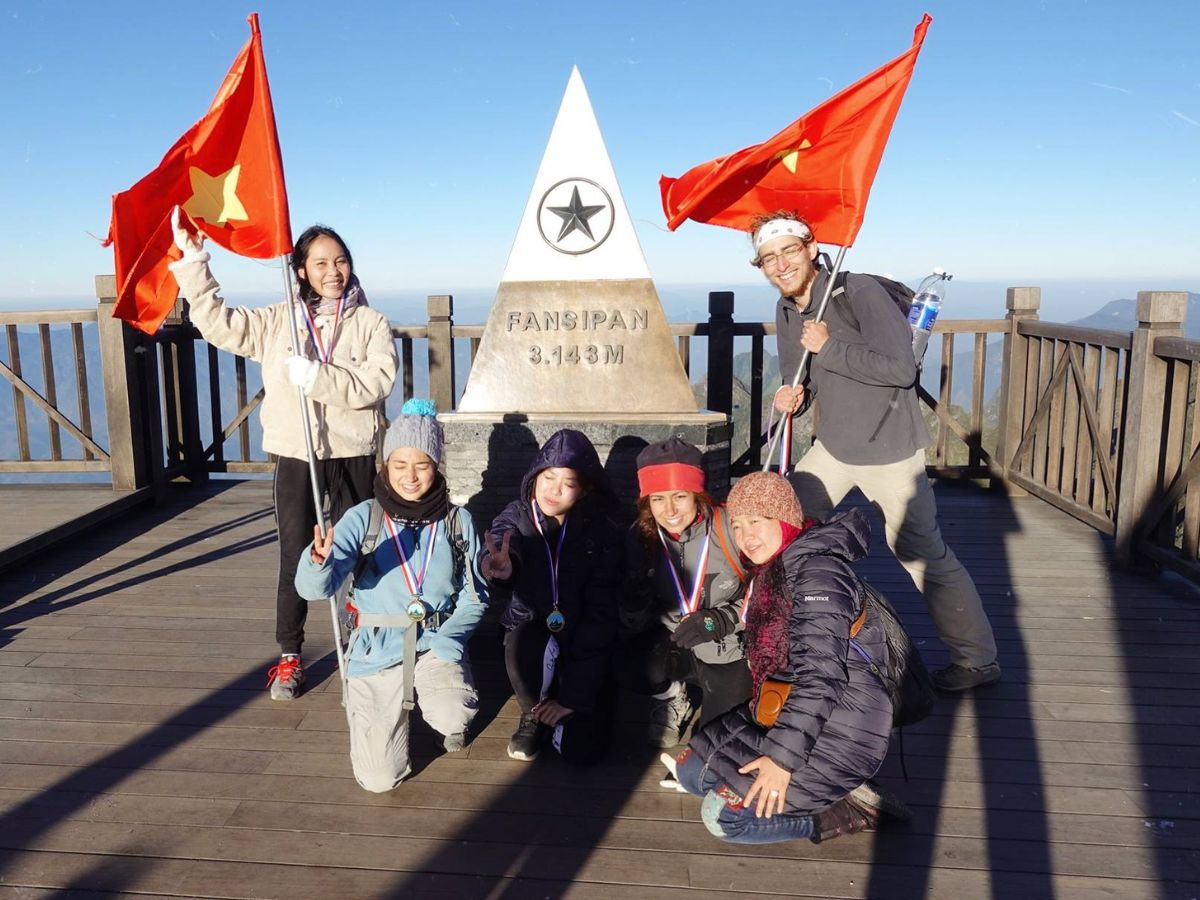 Chinh phục đỉnh Fansipan - nóc nhà Đông Dương.