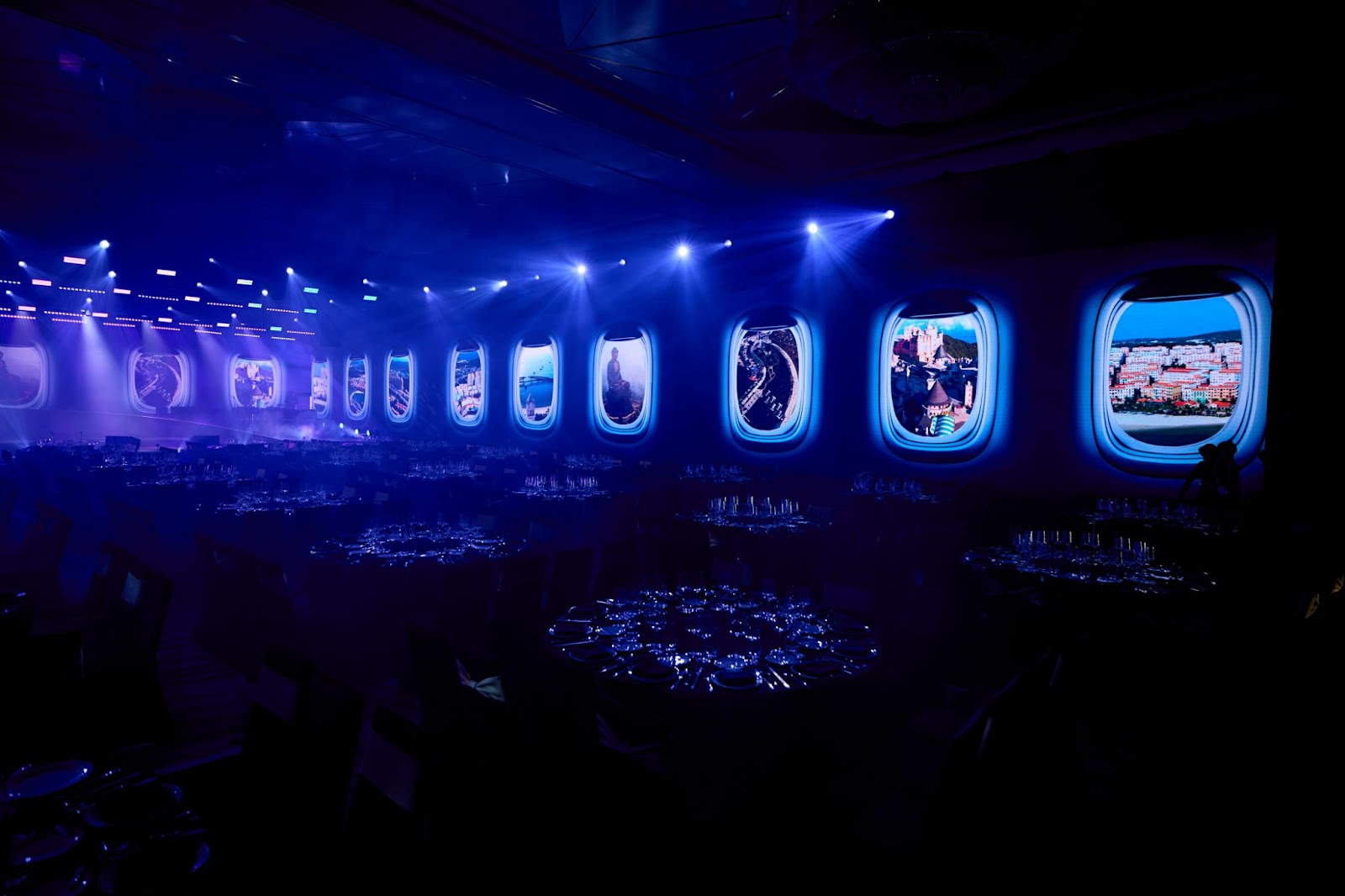 Không gian sự kiện thiết kế như chuyến bay đầu tiên của Sun PhuQuoc Airways.