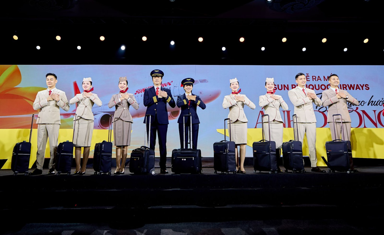 Thiết kế đồng phục Sun PhuQuoc Airways gây ấn tượng mạnh.