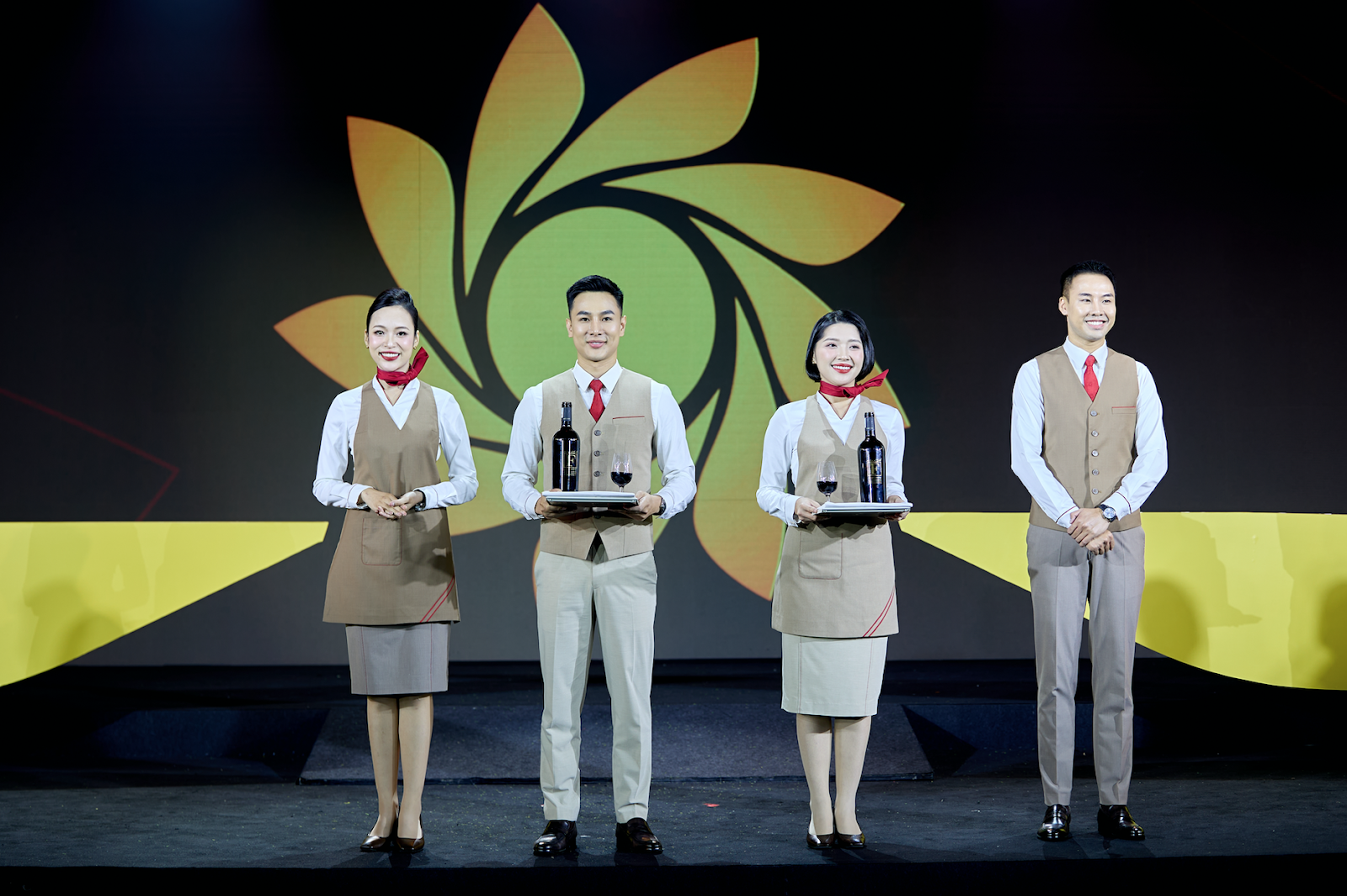 Cùng chiêm ngưỡng bộ đồng phục của hãng Sun PhuQuoc Airways.