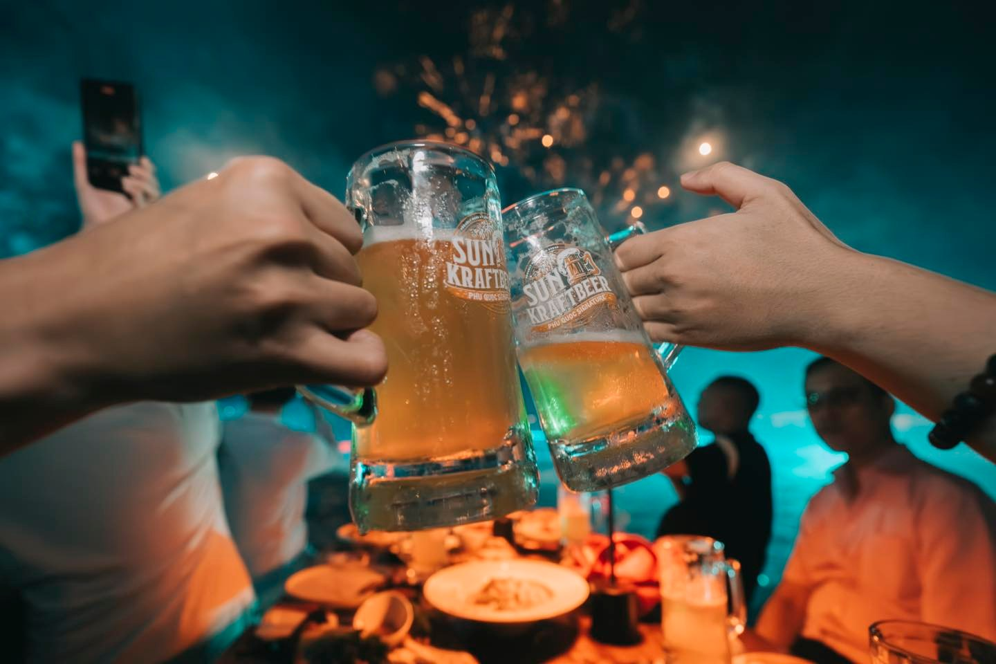 Thưởng bia Sun KraftBeer và ẩm thực biển tại Kiss Square.