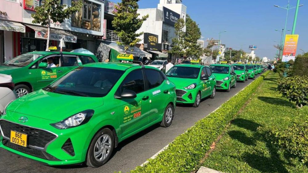 Taxi là lựa chọn di chuyển an toàn và tiện nghi từ sân bay Phú Quốc.