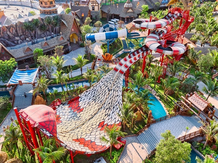 Những ống trượt nước độc đáo tại công viên nước VinWonders.