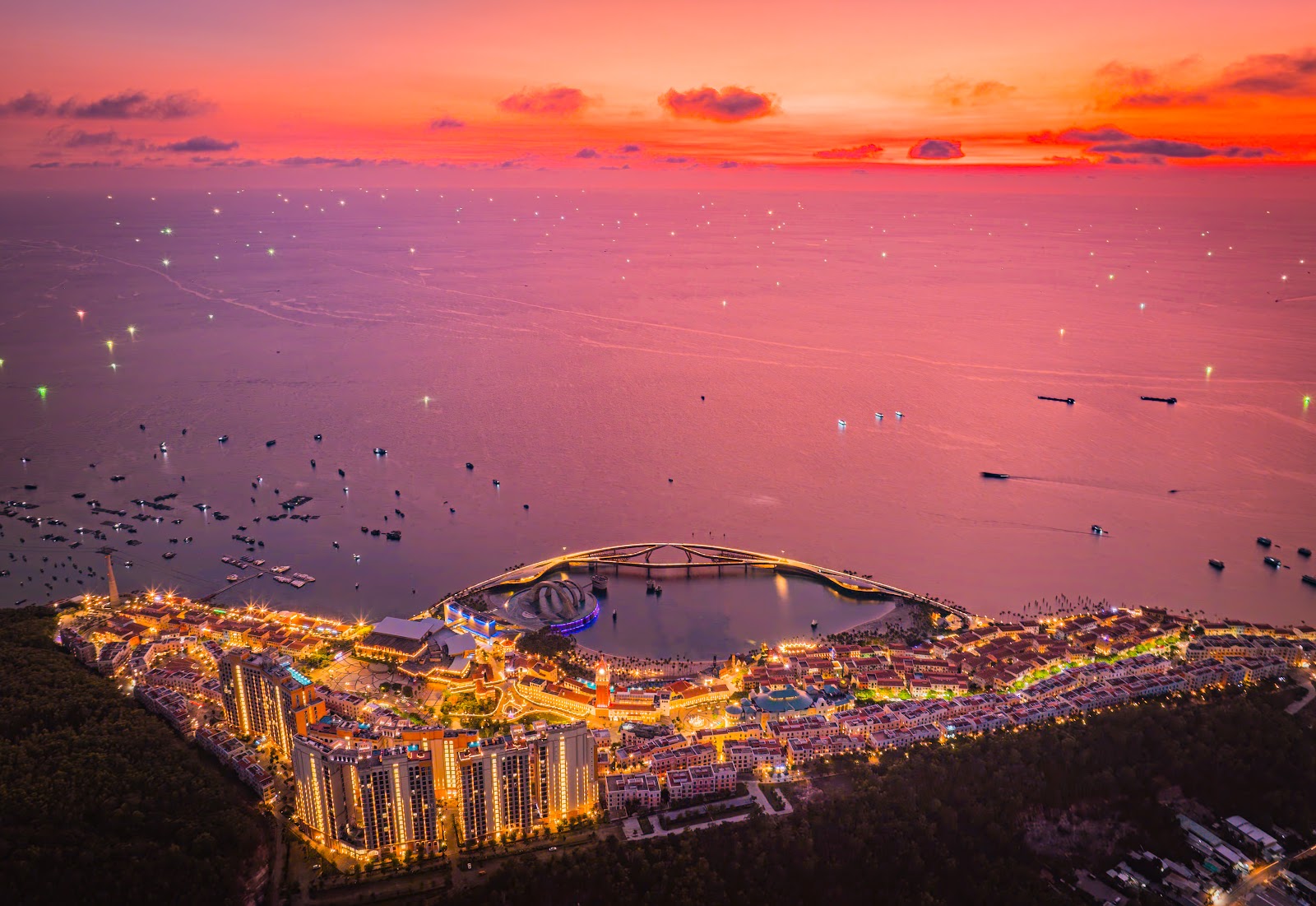 Khung cảnh lãng mạn tại Thị trấn Hoàng Hôn.