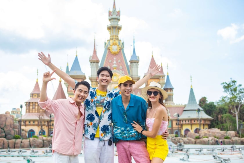 Khu vui chơi Grand World Phú Quốc với nhiều góc check-in ấn tượng.