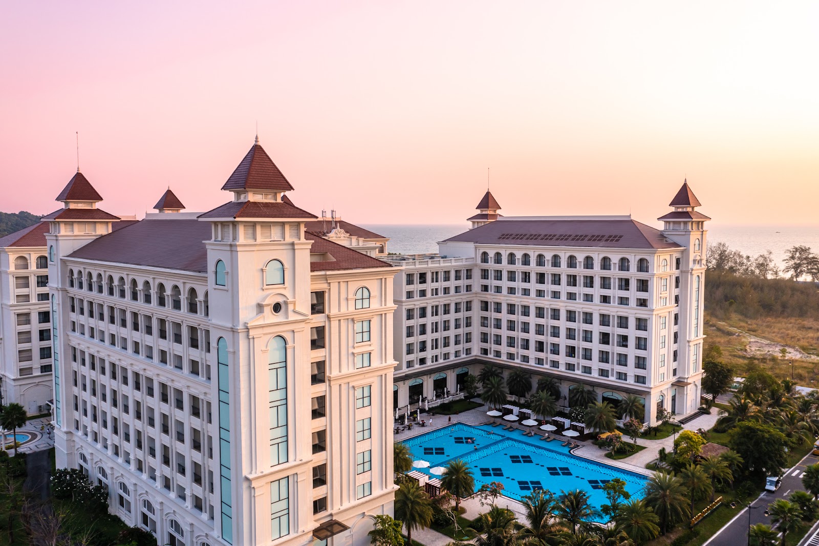 Khách sạn Wyndham Garden Grand World Phú Quốc tọa lạc tại Bắc đảo.