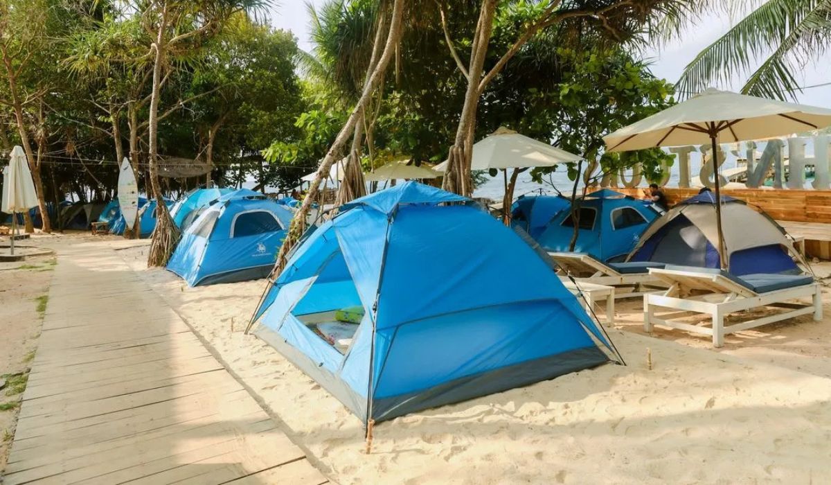 Khu cắm trại ven biển Bãi Sao.