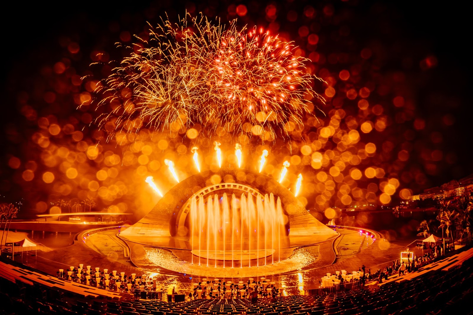 Màn pháo hoa tại Nụ hôn của biển cả, Thị trấn Hoàng Hôn ghi danh Phú Quốc hòn đảo 365 ngày pháo hoa