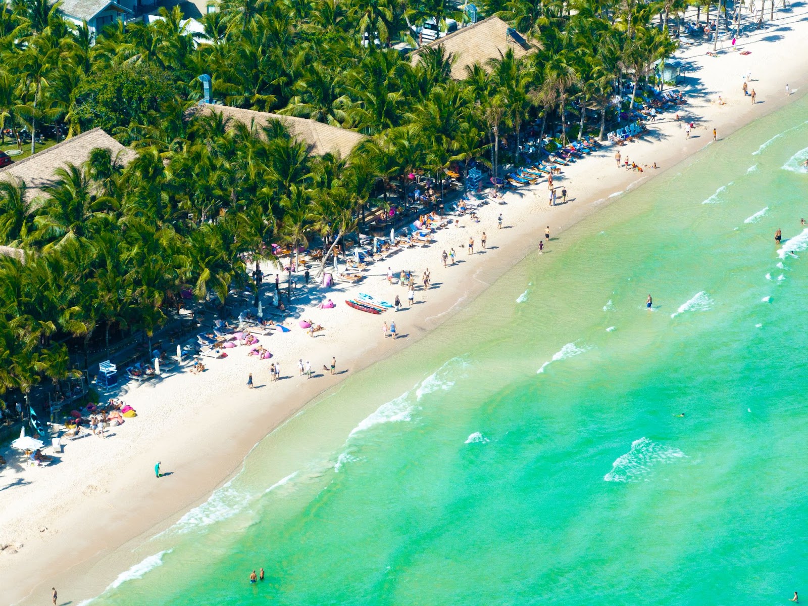 Gentle waves and soft sand make Bai Kem perfect for families (Photo: Collected)