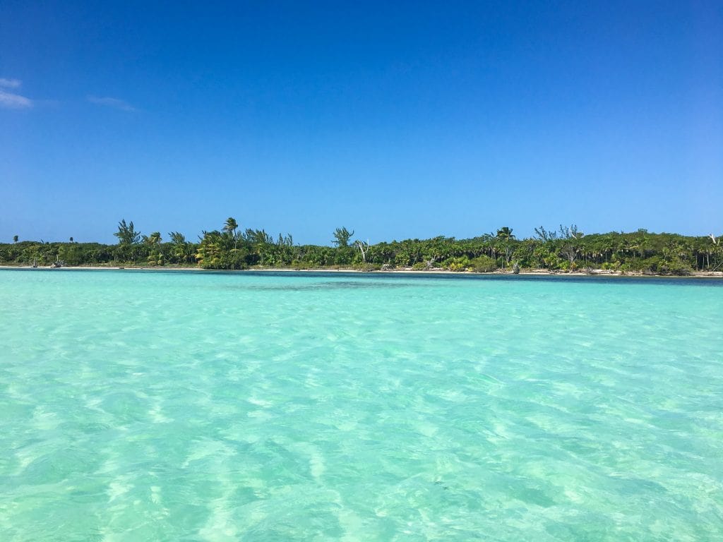 Làn nước biển trong xanh tại Hòn Một