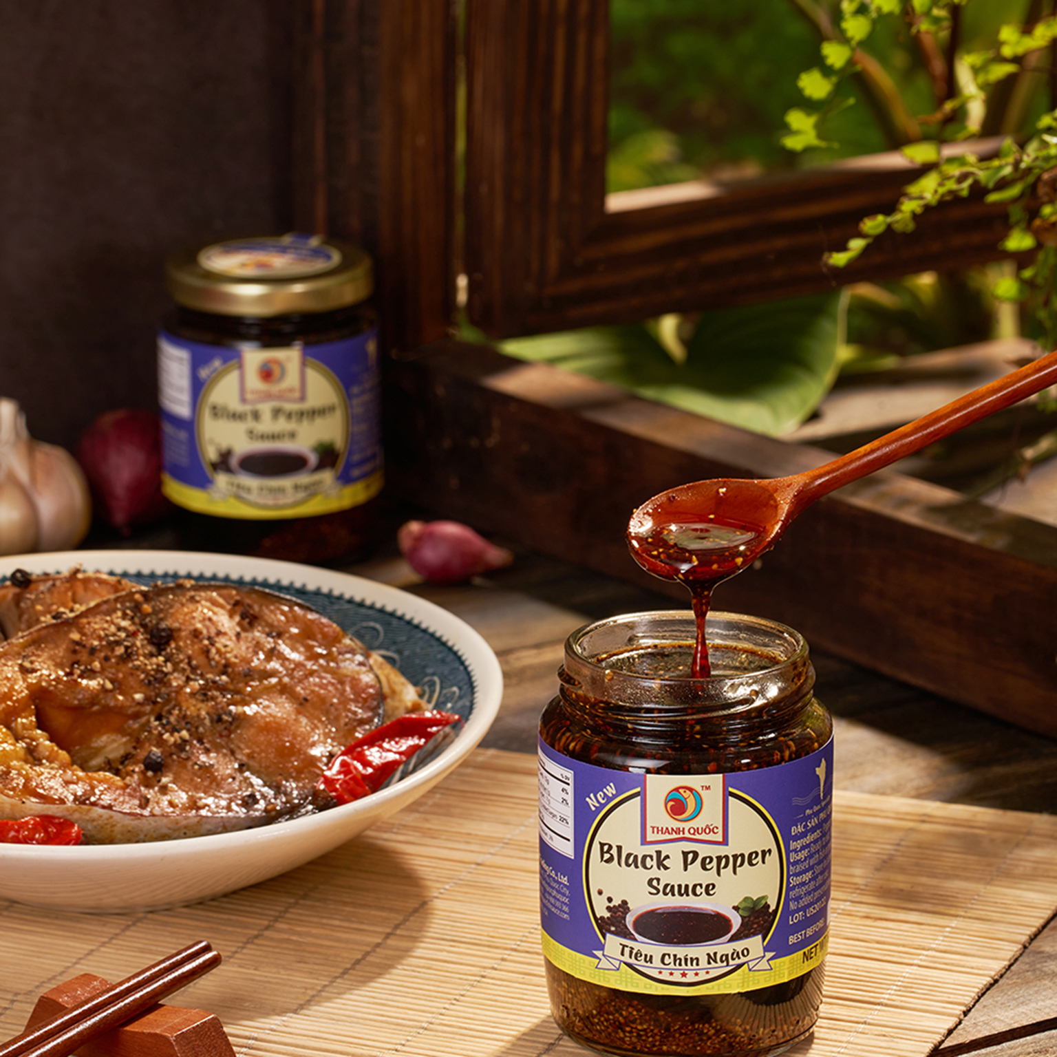 Du khách có thể mua đặc sản tiêu ngào đường về làm quà cho người thân.