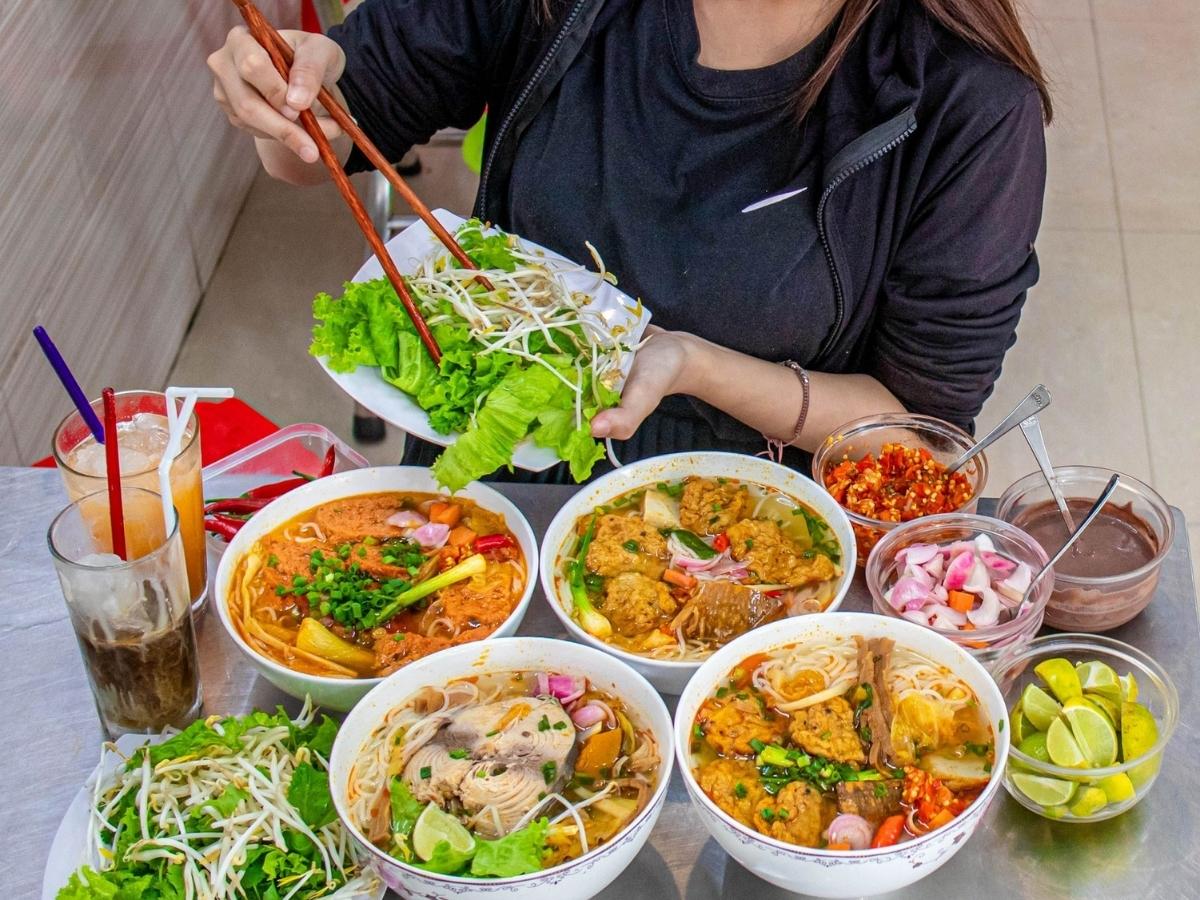 Bún chả cá Hờn trở thành điểm dừng lý tưởng cho dân văn phòng và cư dân thành phố