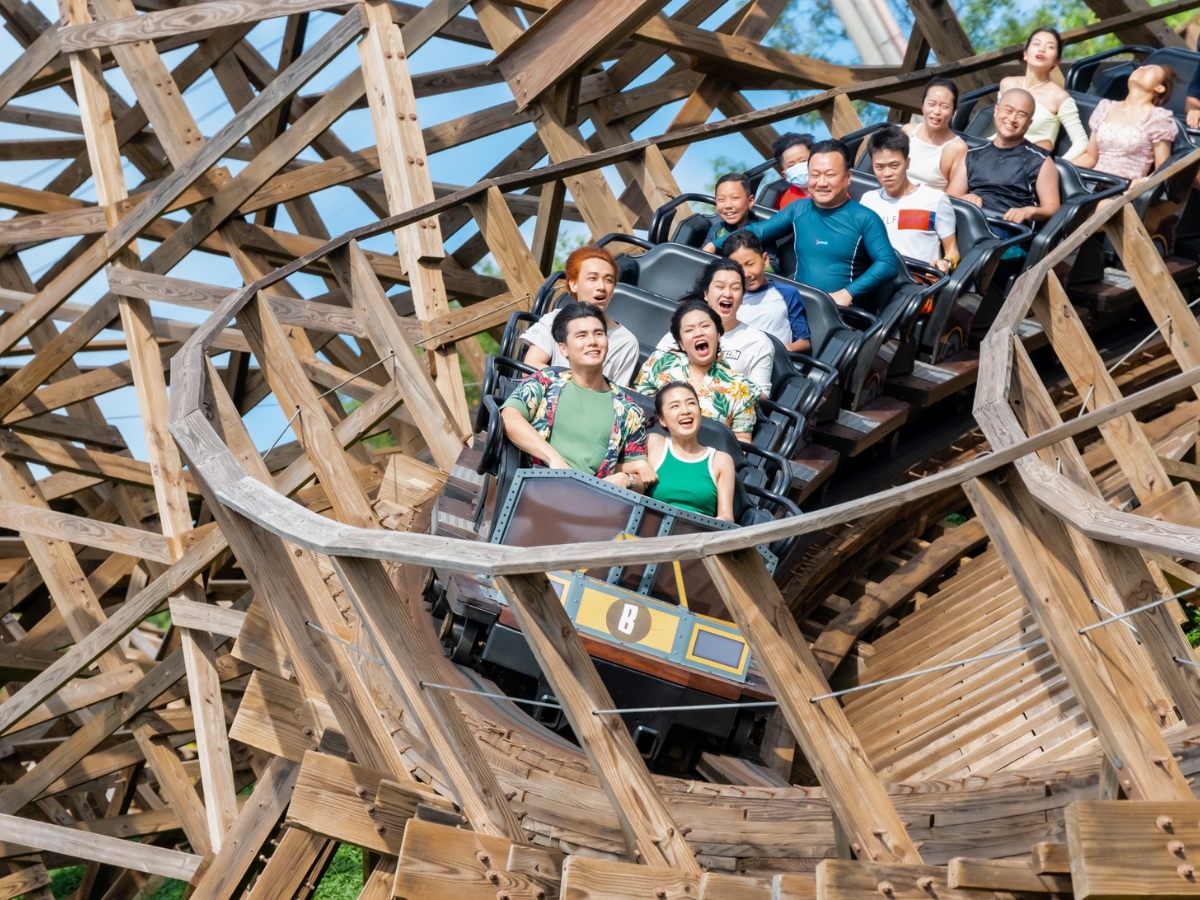 Thử thách với trò chơi Mộc Xà Thịnh Nộ tại làng Exotica