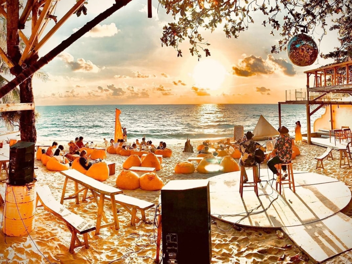 OCSEN Beach Bar là điểm đến lý tưởng để ngắm hoàng hôn tại Phú Quốc.