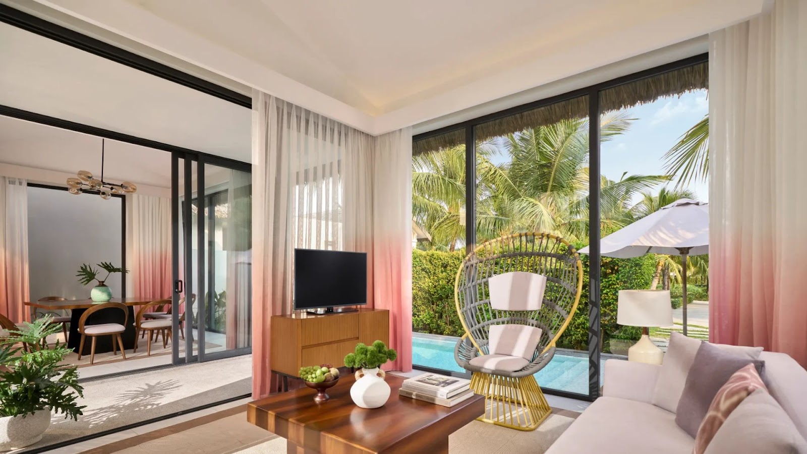 Du khách nên đặt phòng sớm để lựa chọn được nơi lưu trú phù hợp và giá hợp lý tại New World Phu Quoc Resort.