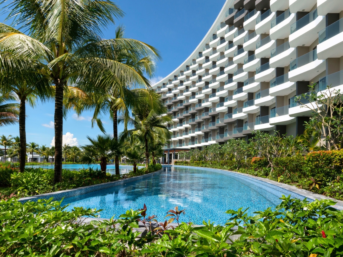 Mövenpick Waverly Phu Quoc với thiết kế mang đậm phong cách Thụy Sĩ.