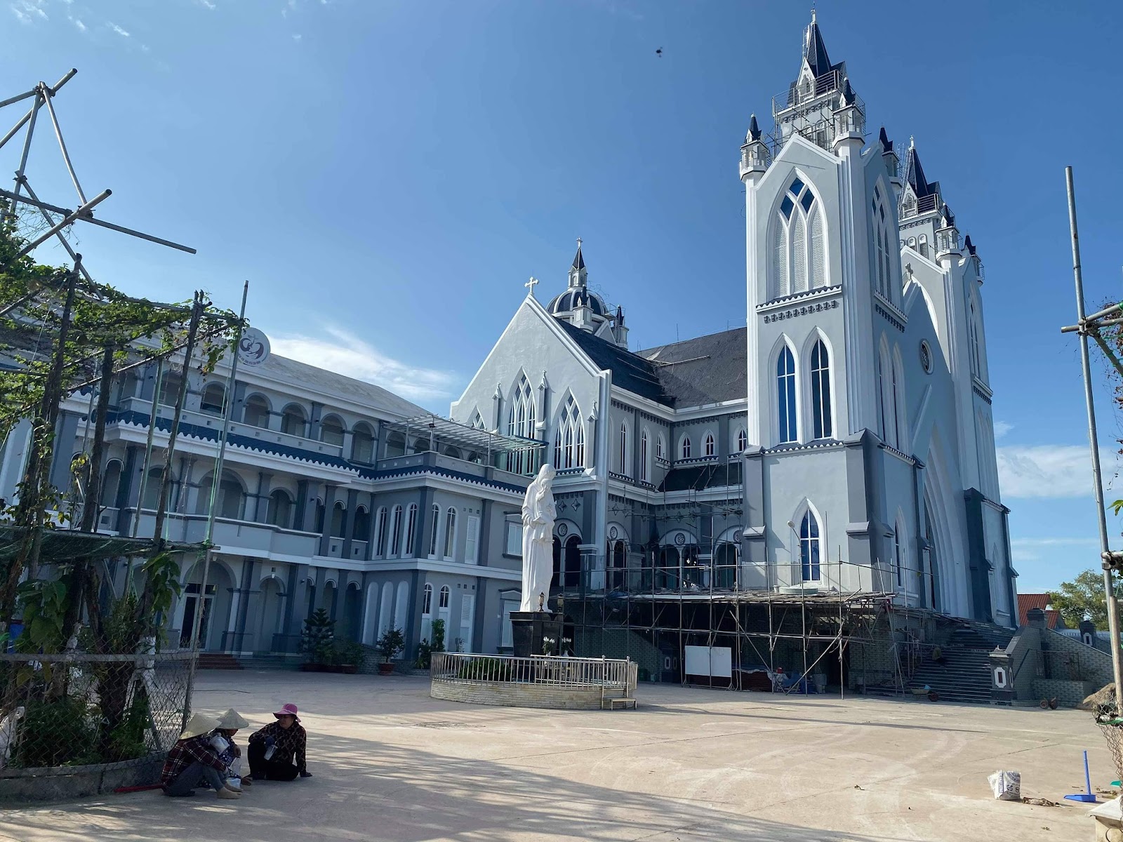 Nhà thờ Dương Đông là địa điểm chụp ảnh Noel yên bình, truyền thống