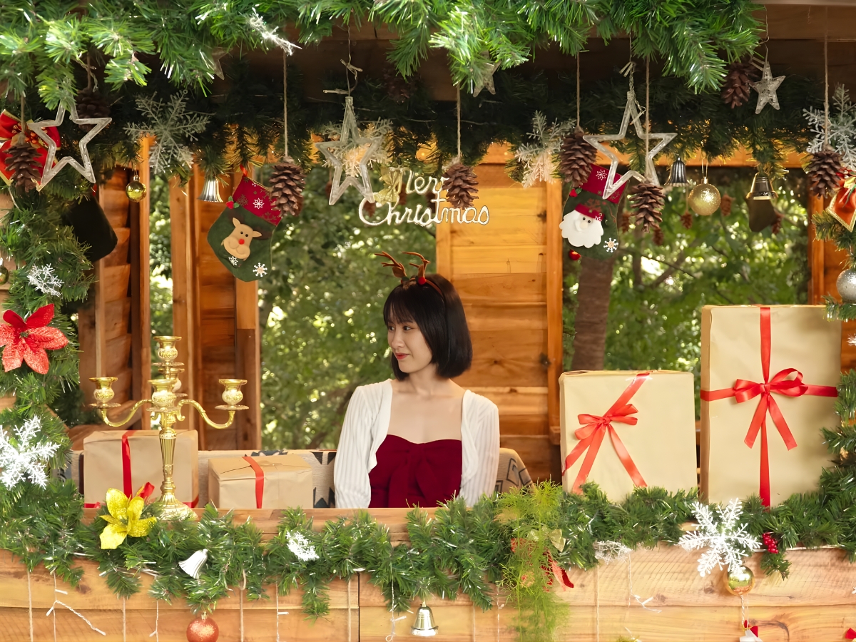 Khu vực check-in Giáng Sinh tại Zyzu Kafé được trang trí đẹp mắt.
