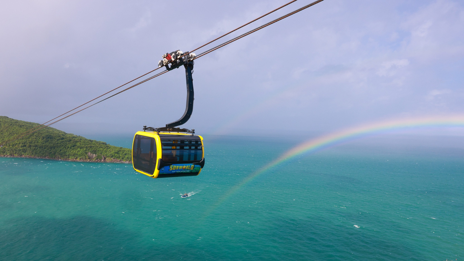 Hành trình di chuyển đến Sun World Hon Thom trở nên êm ái, nhanh chóng với cáp treo Hòn Thơm