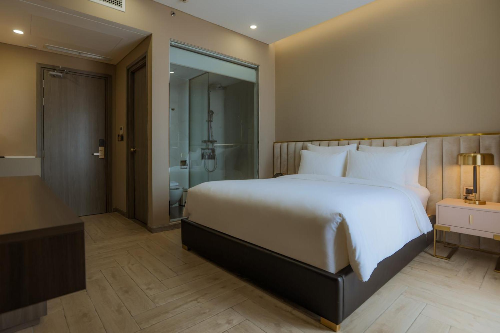 Phòng ngủ hiện đại tại khách sạn Casepia Hotel
