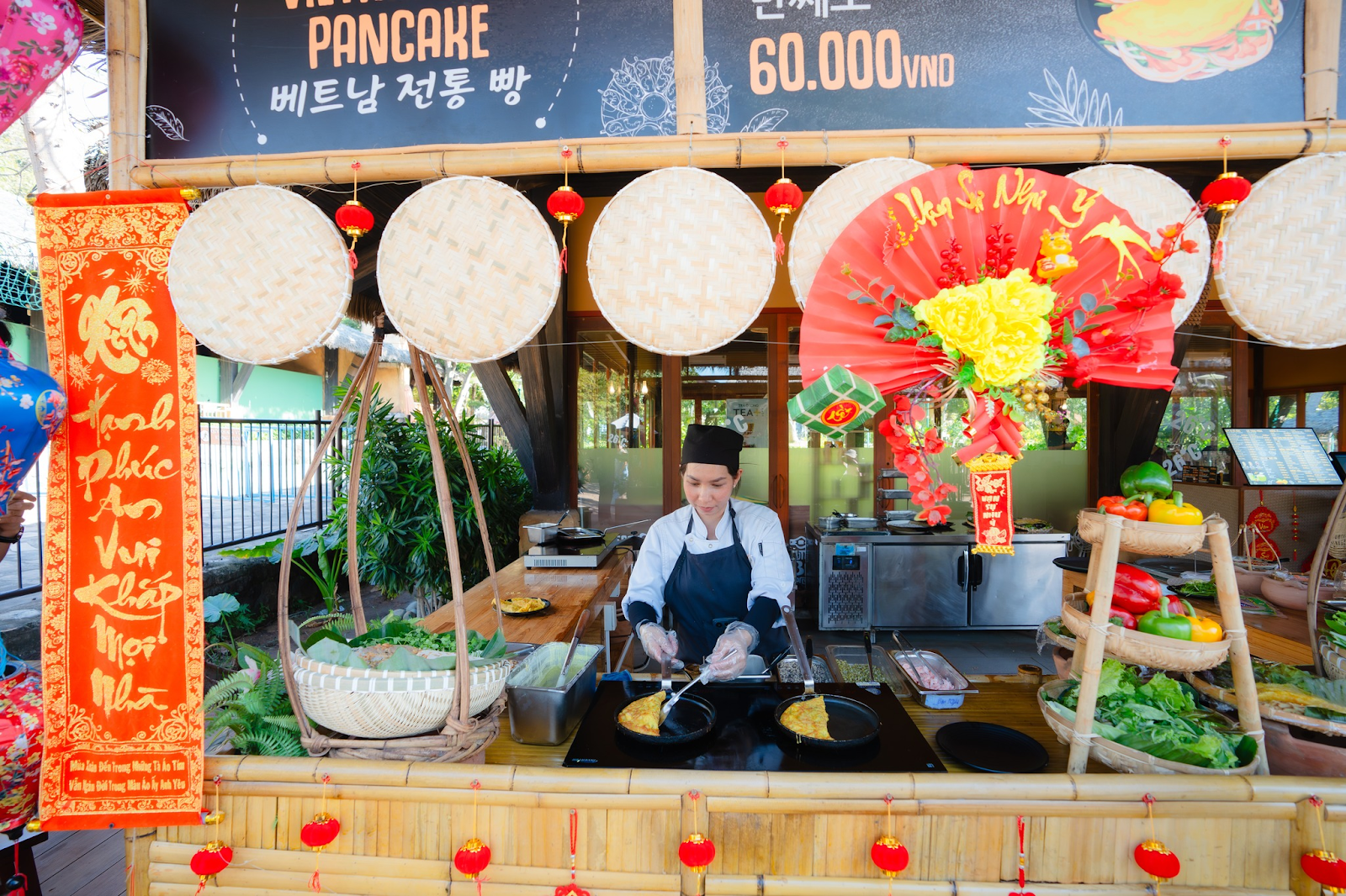 Nhiều nhà hàng phục vụ xuyên Tết đáp ứng nhu cầu du xuân của du khách