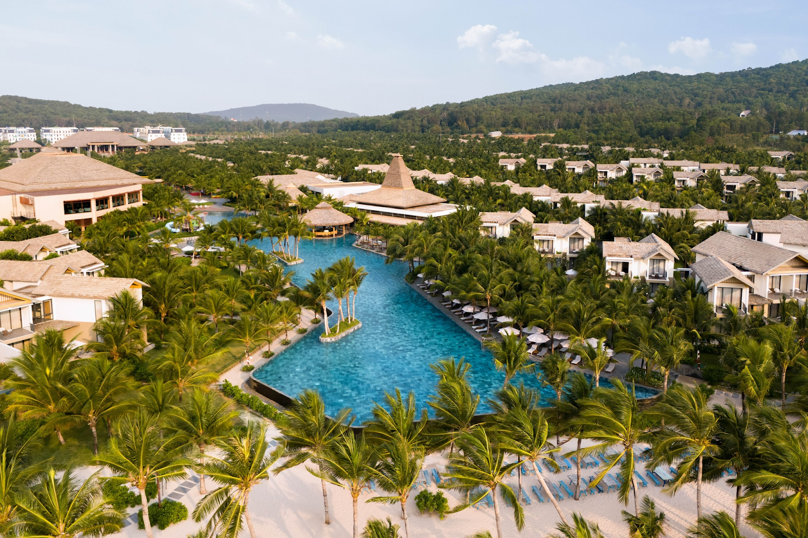 New World Phu Quoc Resort mang đến trải nghiệm nghỉ dưỡng thoải mái, đẳng cấp