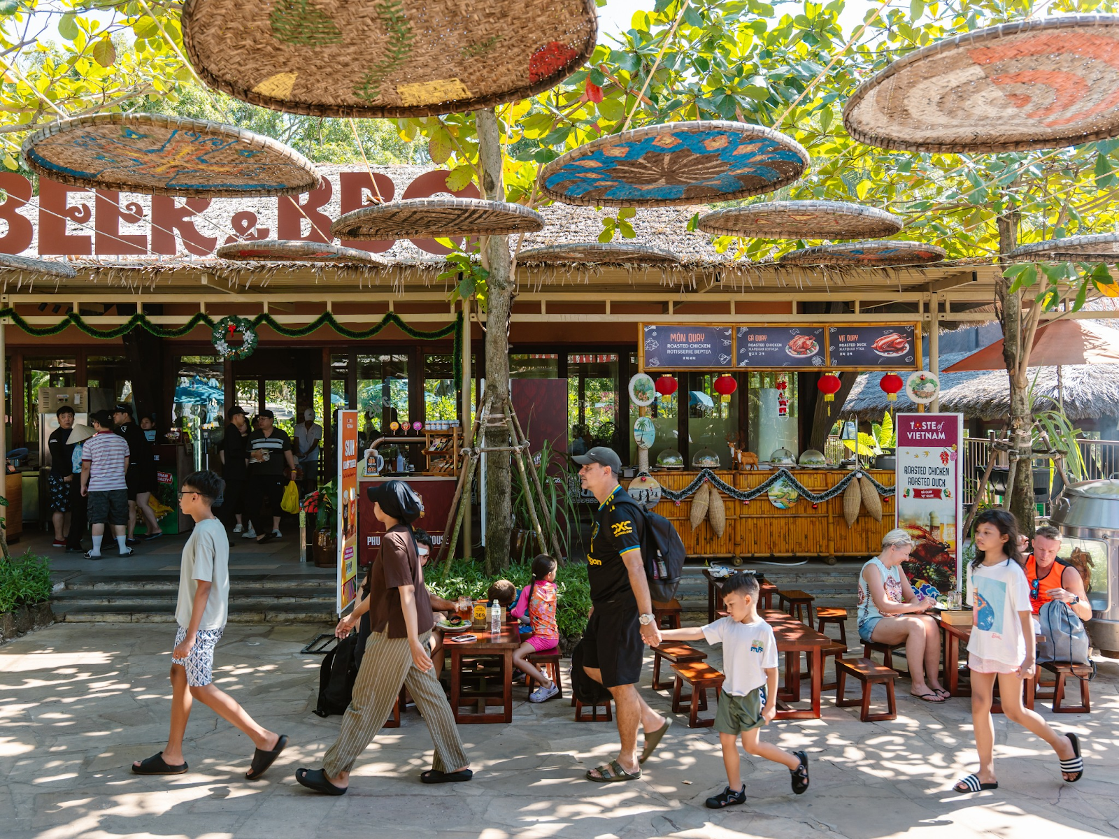 Du khách chưa quen thời tiết Phú Quốc nên chú ý giữ gìn sức khỏe