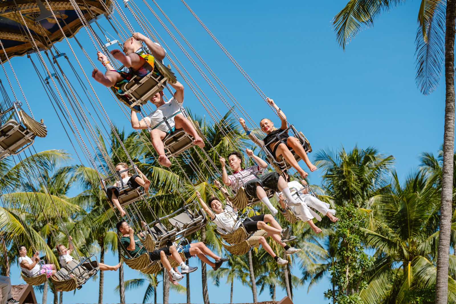 Du khách vui chơi tại Sun World Hon Thom