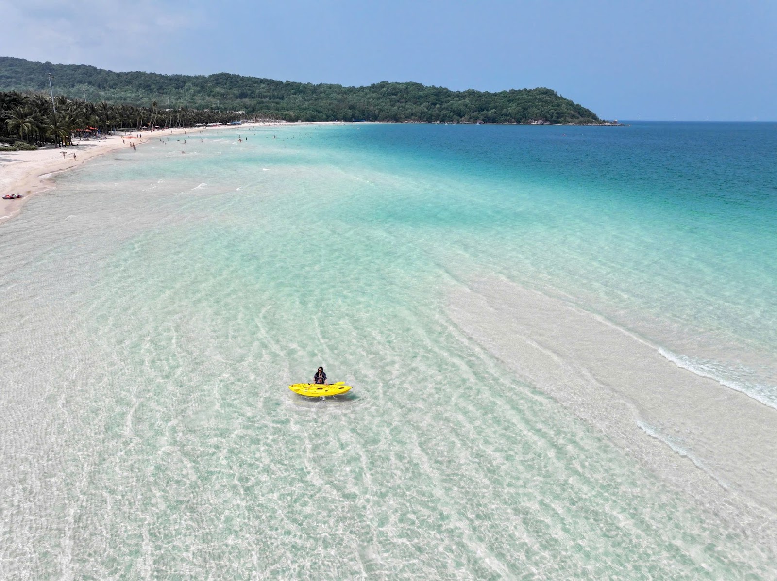 Những bãi biển xanh cát trắng mịn như bãi Kem, bãi Sao tại Phú Quốc khiến cả thế giới muốn tới và trải nghiệm.