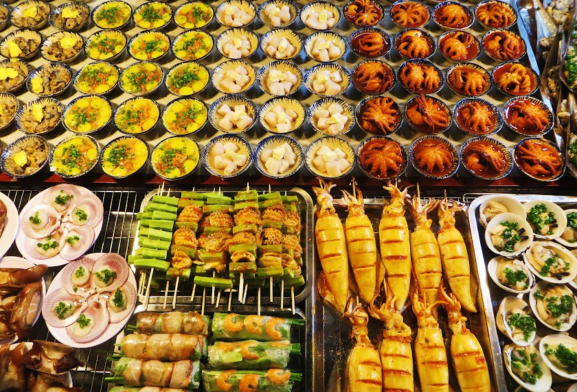 Quầy hải sản tươi ngon tại chợ đêm Phú Quốc.