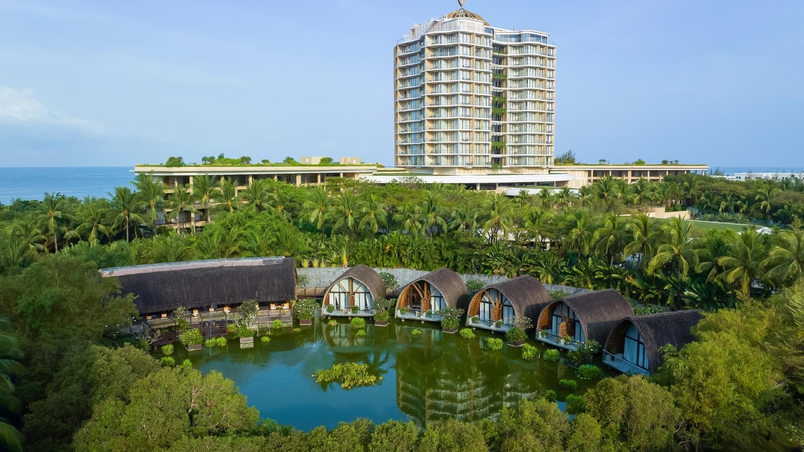 InterContinental Phu Quoc Long Beach Resort mang lối kiến trúc hiện đại kết hợp nét Á Đông tinh tế