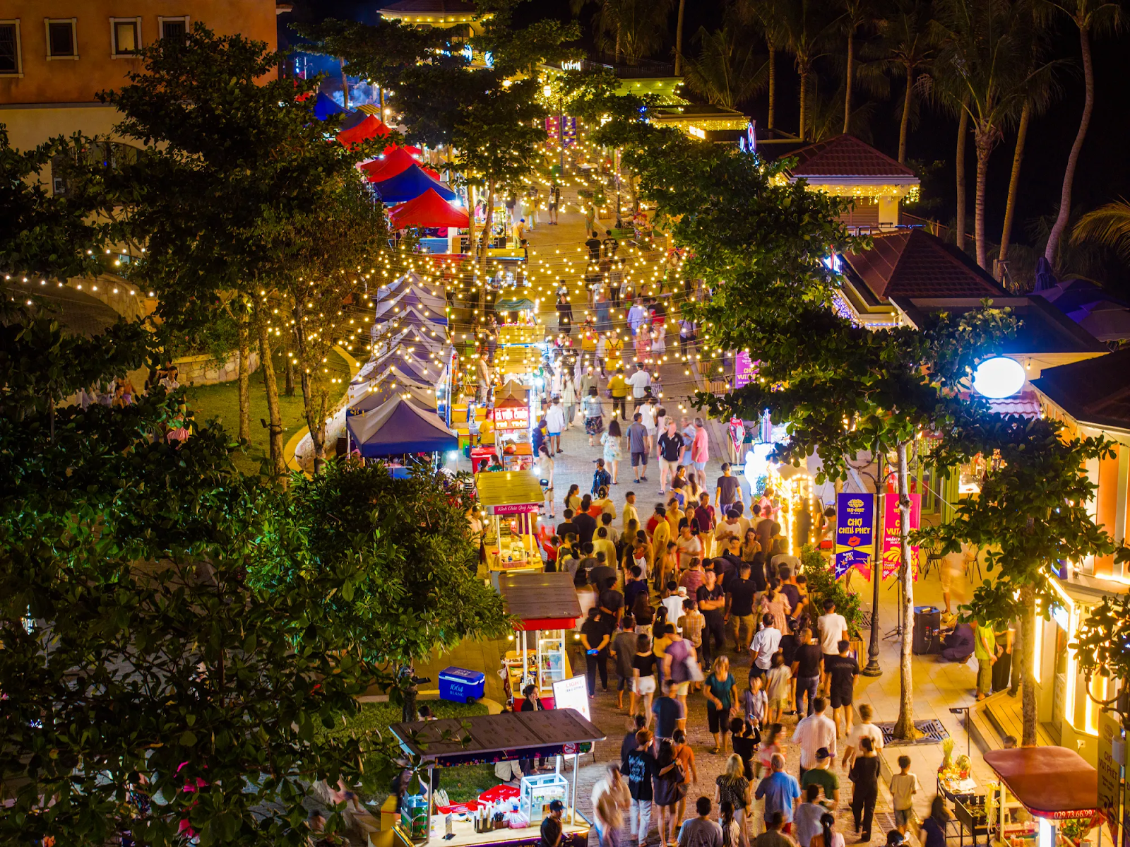 Chợ đêm Vui Phết - VUI-Fest Bazaar tấp nập du khách