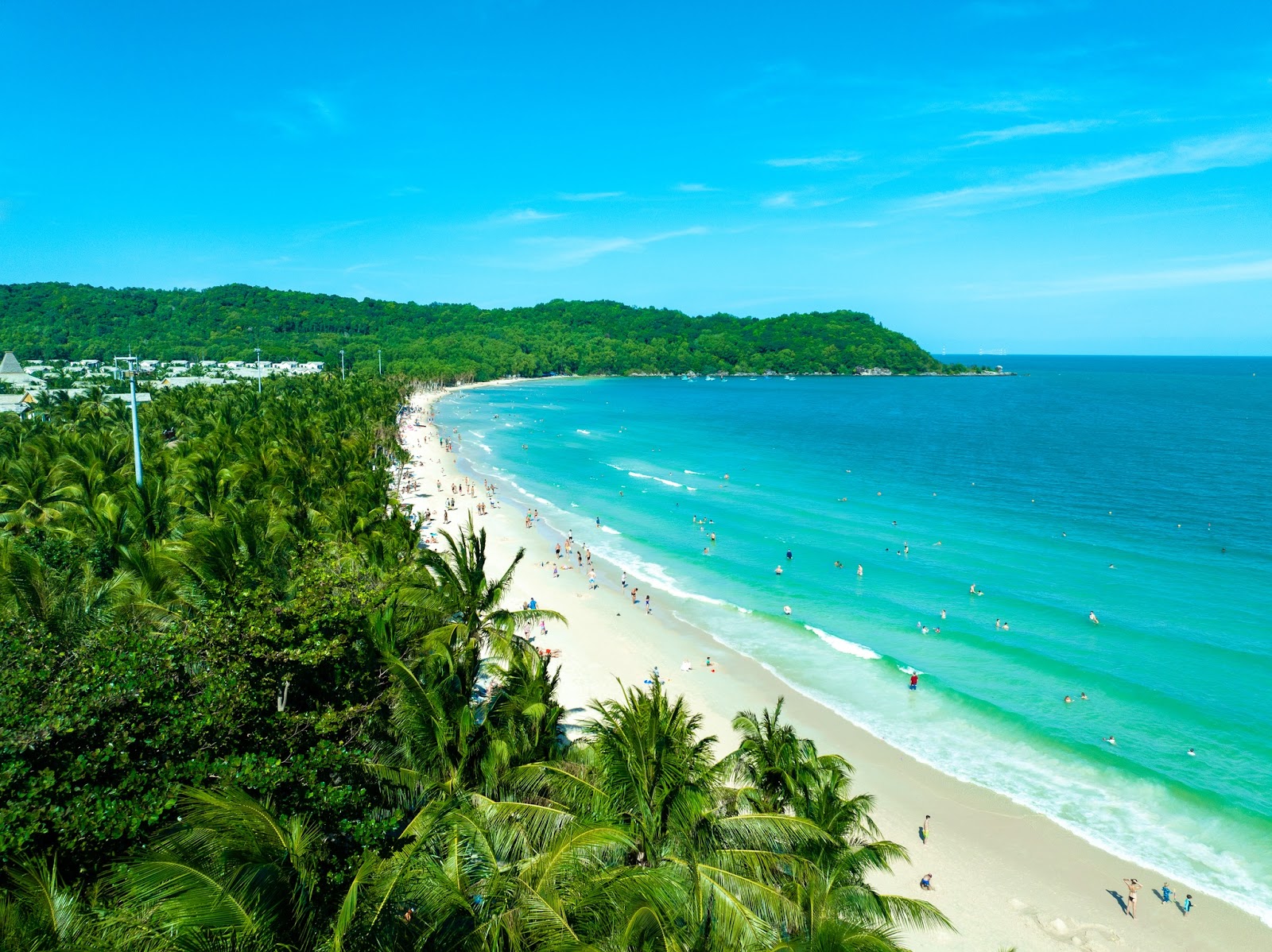 Bãi Kem sở hữu khung cảnh thiên nhiên tuyệt đẹp