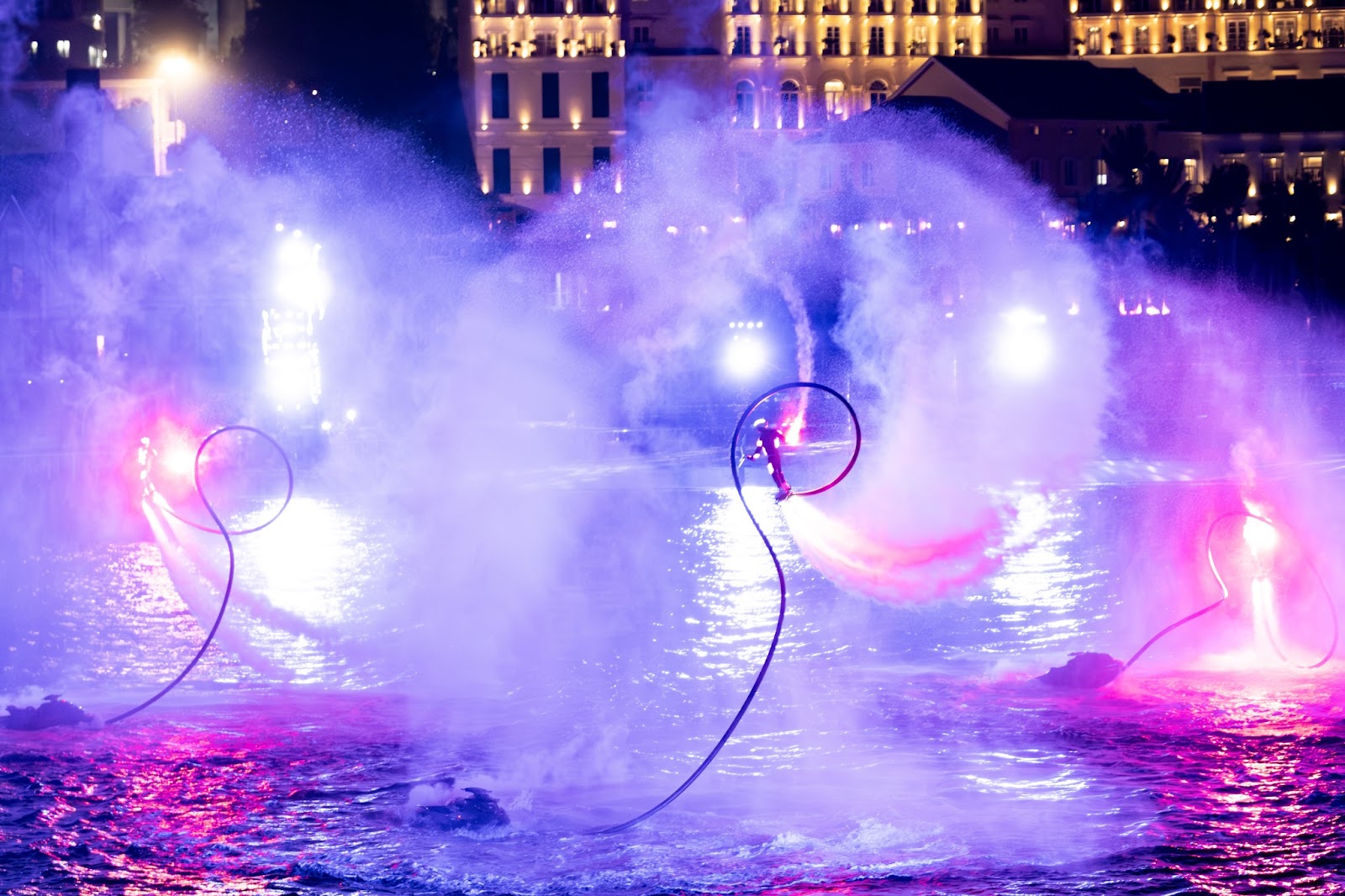 Nam đảo Phú Quốc nhộn nhịp cả ngày lẫn đêm