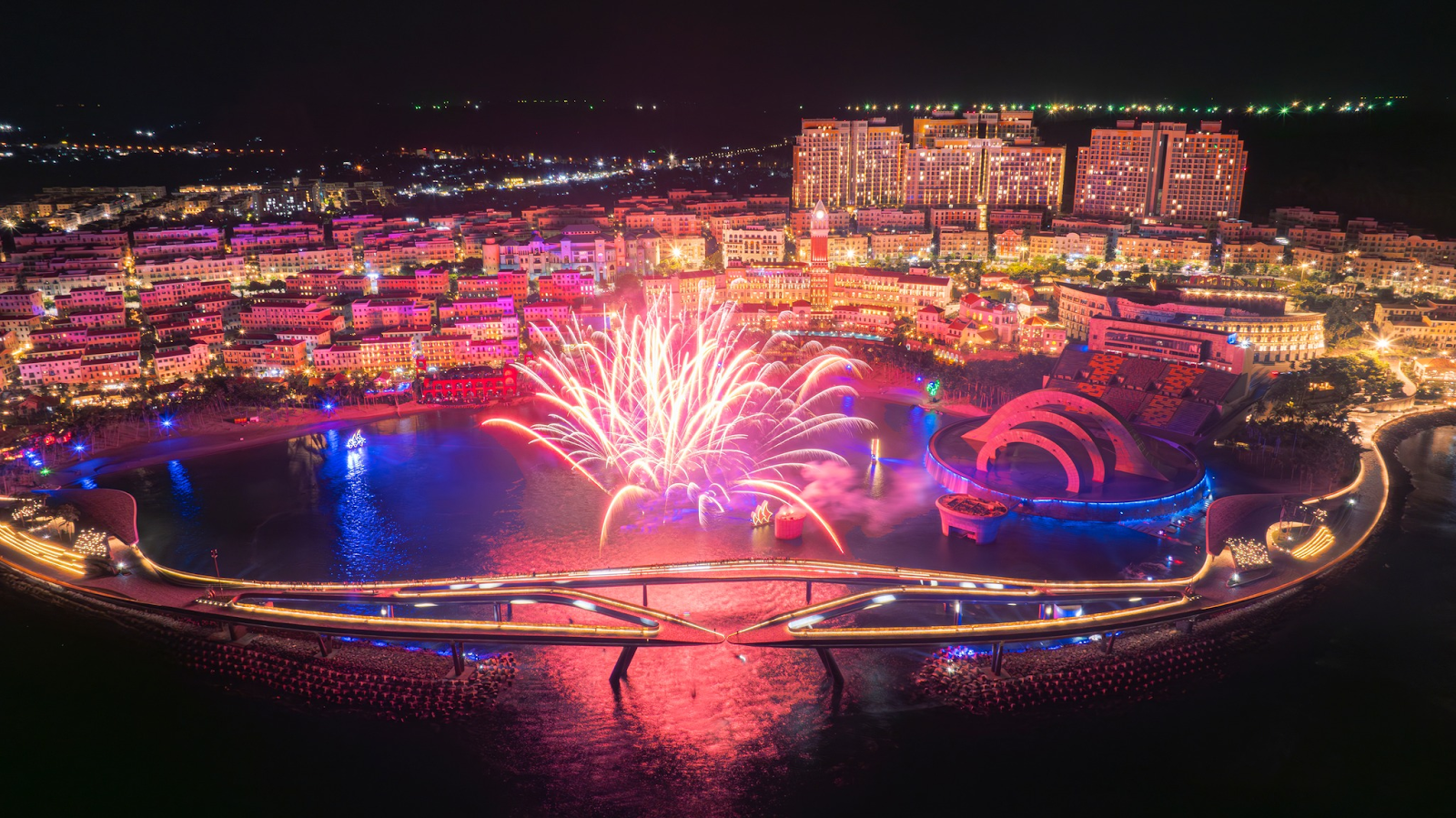 Thị trấn Hoàng Hôn rực rỡ ánh sáng về đêm