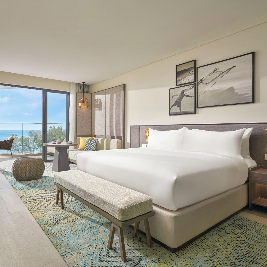 Phòng ngủ tiện nghi tại Crowne Plaza Phú Quốc Starbay