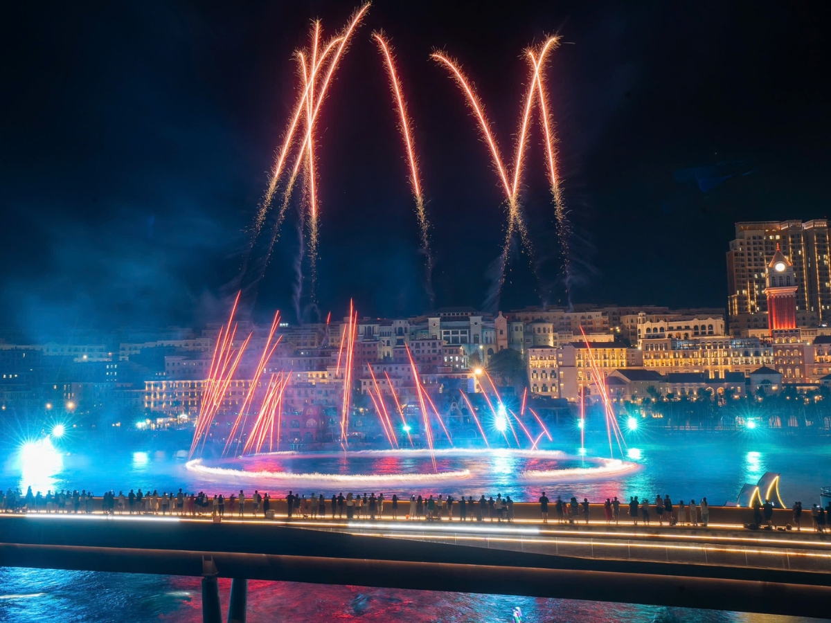 View xem show Bản giao hưởng đại dương từ Cầu Hôn