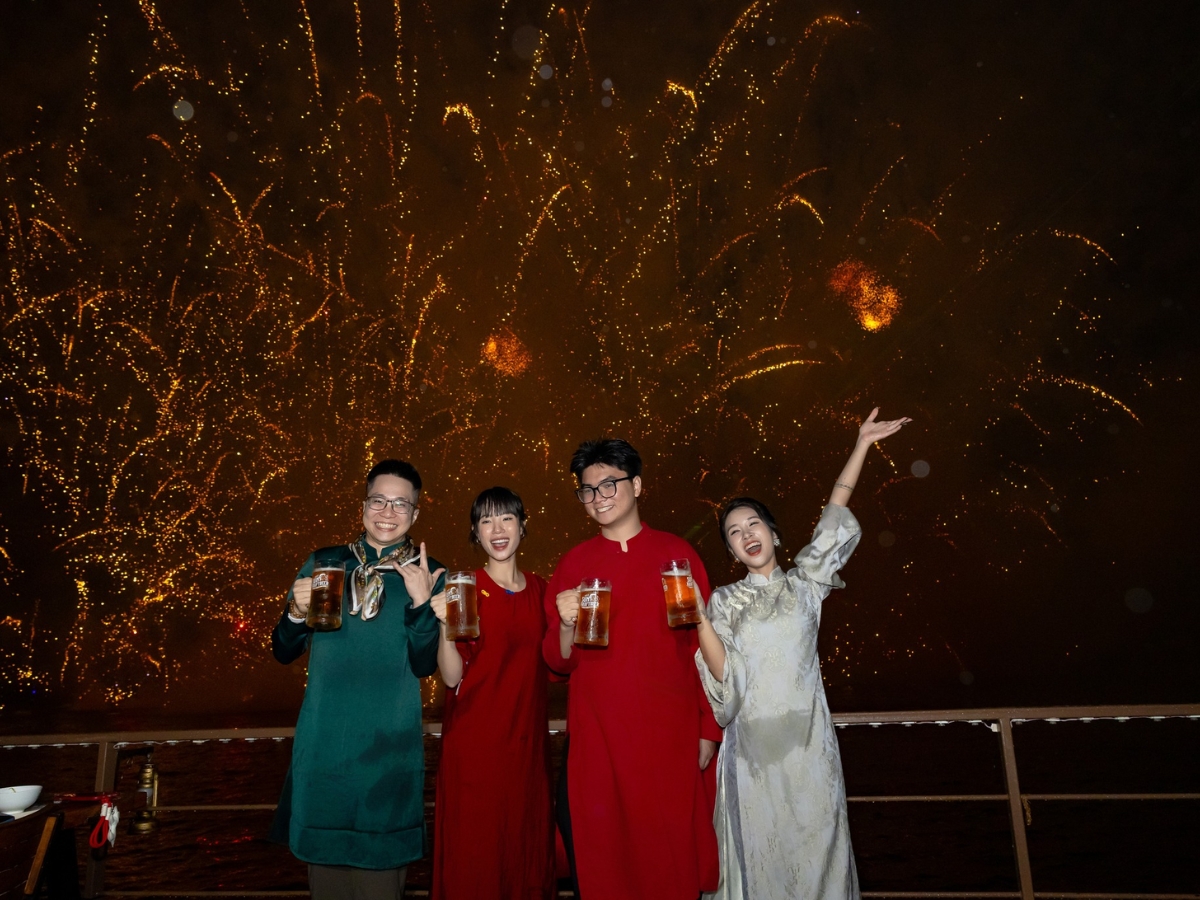 Thưởng thức bia chuẩn vị Đức và tận hưởng màn trình diễn nghệ thuật đặc sắc