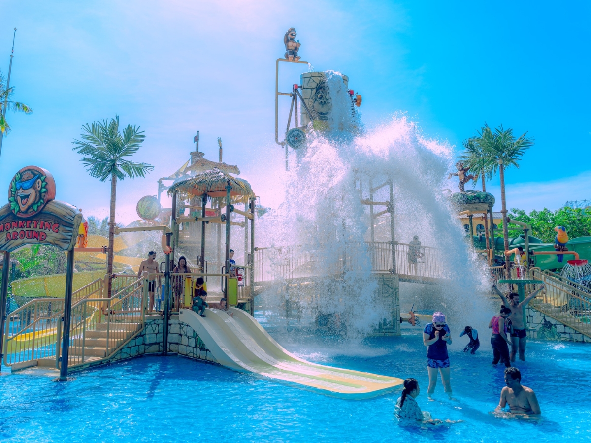 Giá vé tham quan và vui chơi tại Sun World Hon Thom dịp lễ 10/3 thường không thay đổi so với ngày thường