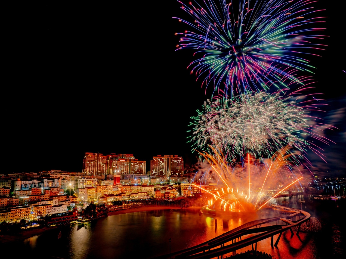 Khách sạn tại khu vực Nam đảo là lựa chọn lý tưởng với du khách muốn tham quan và xem show diễn tại Thị trấn Hoàng Hôn